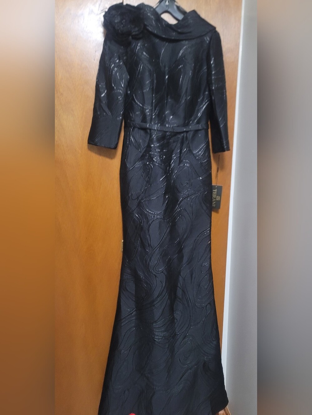 Elegant Black TERANI COUTURE  Evening Gown with Shawl Collar Size 2
